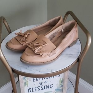 Tan tassled loafers